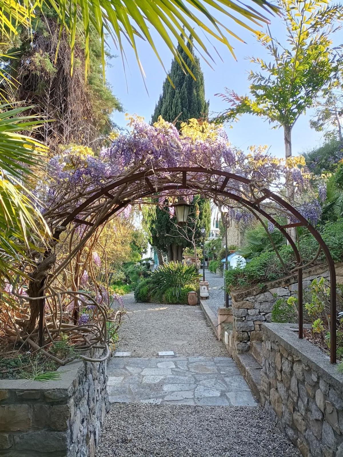 Quiet And Modern Apartment Near The French Border Bordighera Exteriör bild